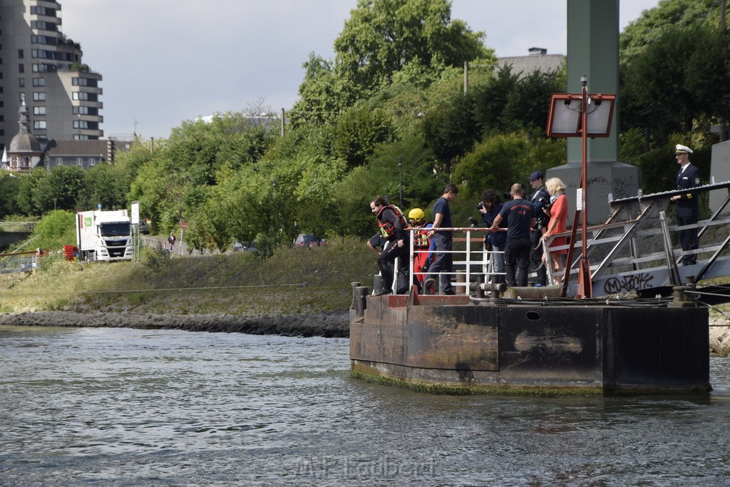 Uebung BF Taucher und Presse Koeln Zoobruecke Rhein P053.JPG - Miklos Laubert